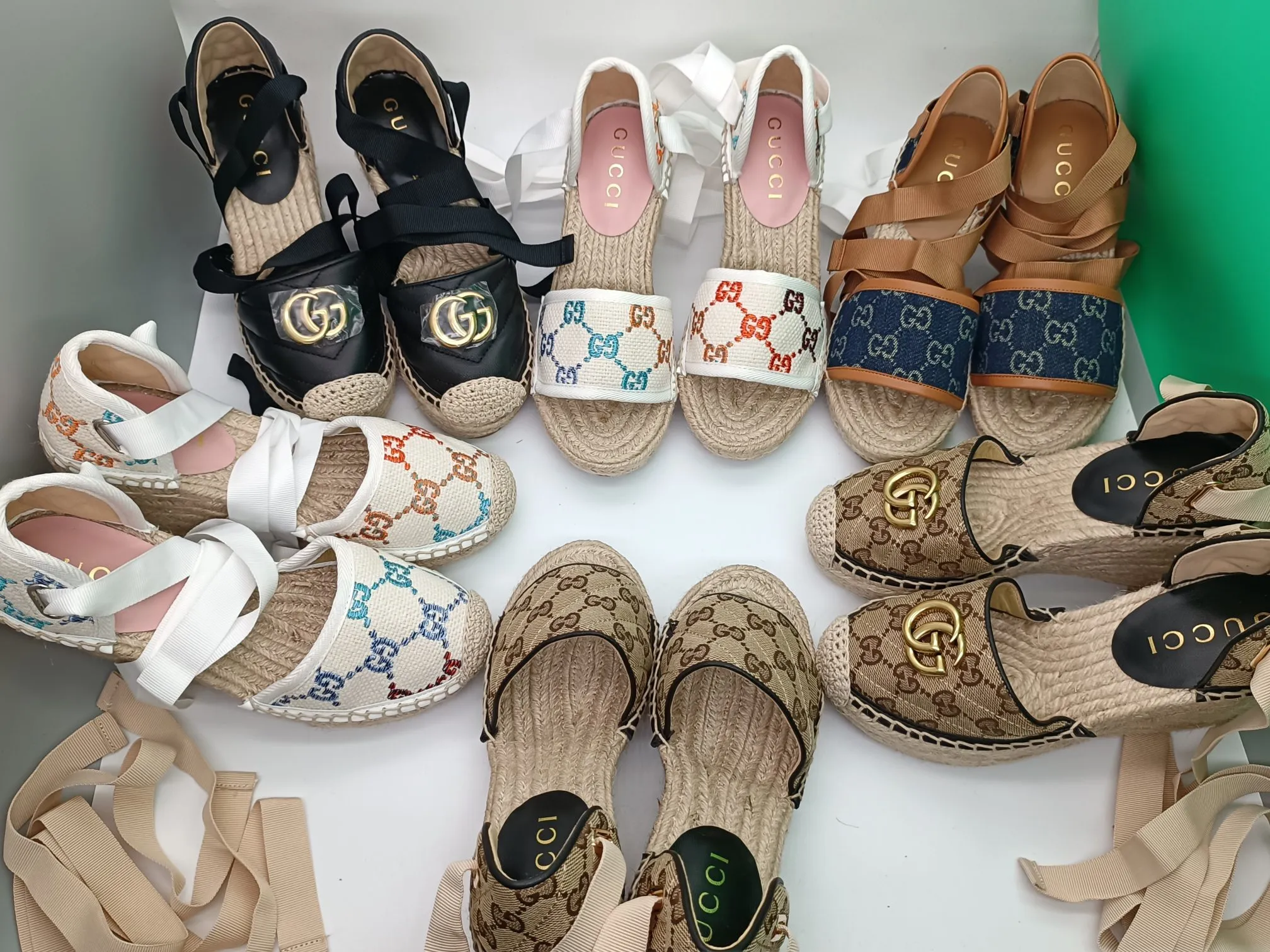 👟👟Ex-factory price 440👟👟 GUCCI wedge fisherman sandals, thick-soled straw, high-end quality, fabric: double G fabric, electric embroidery, lining: mixed sheepskin lining, yardage: 35～42, color: pure white. Dear new and old customers, the picture has been updated, please transfer the image to change. The upgraded version of the wedge heel currently has more than 40 colors. Transfer the image to sell.